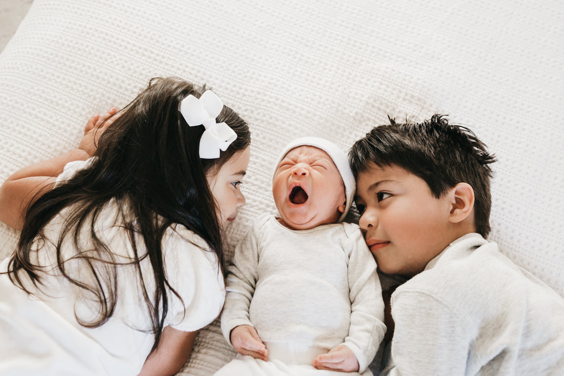 siblings newborn photo session
